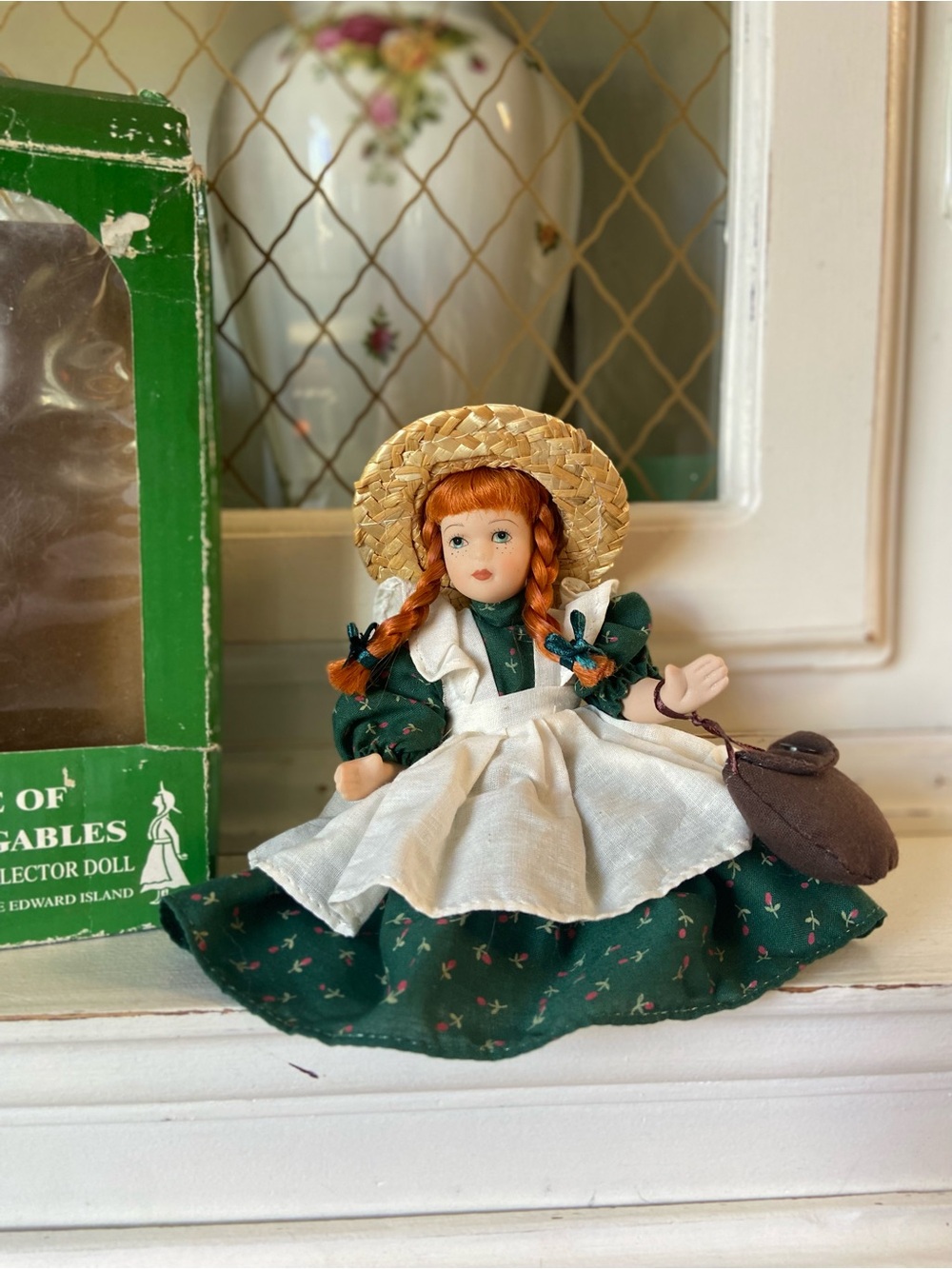 Anne of Green Gables Girls' Floral Pinafore Straw Hat Collector Porcelain Doll